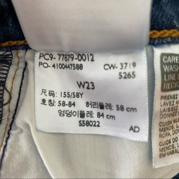 NEW Levi’s Ribcage Cutoff Distressed Jean Shorts - Picture 12 of 12